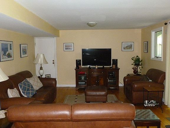 4th image of 6 Hepworth Ct