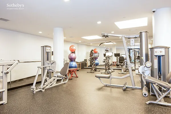 Sold by Sotheby's International Realty | media 16