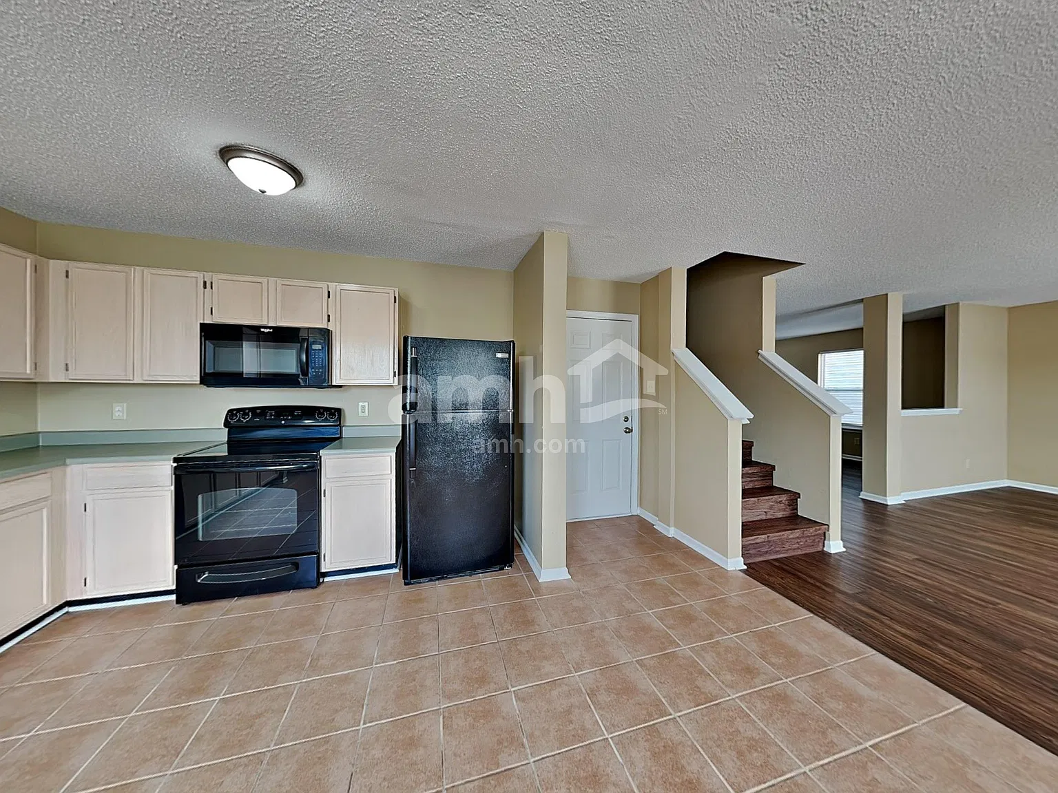 3 bed, 2.5 bath, 1924 sqft, $2,190 — Photo 3