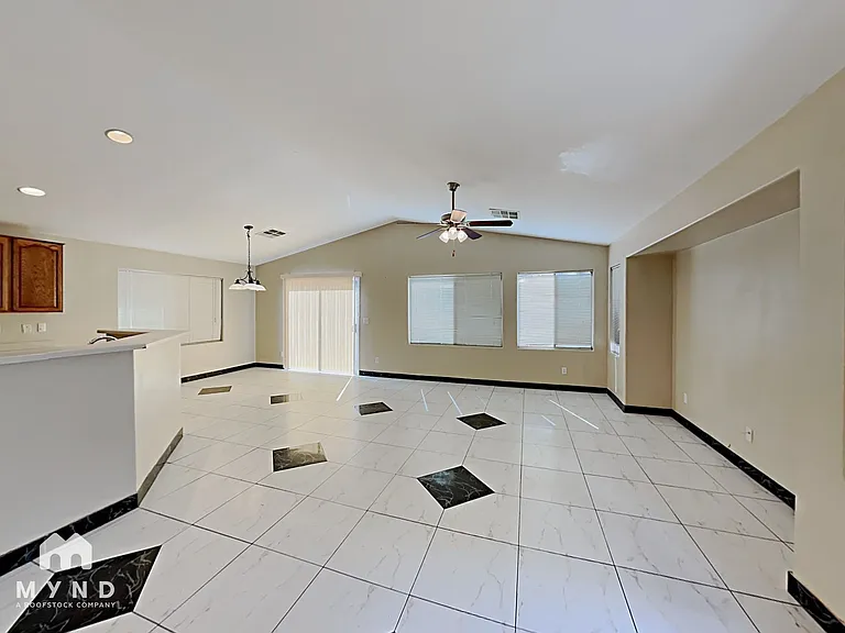 6375 Strongbow Dr — Photo 6