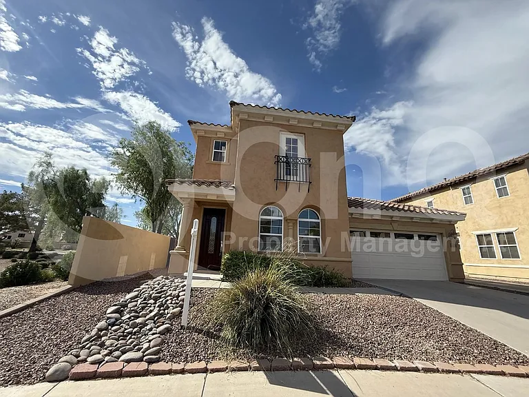 1104 E Gail Dr — Photo 2