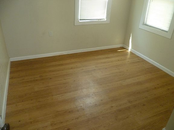 5th image of 113 6th St APT B