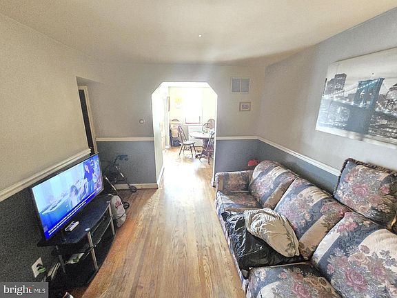 3rd image of 2104 Whistler Ave