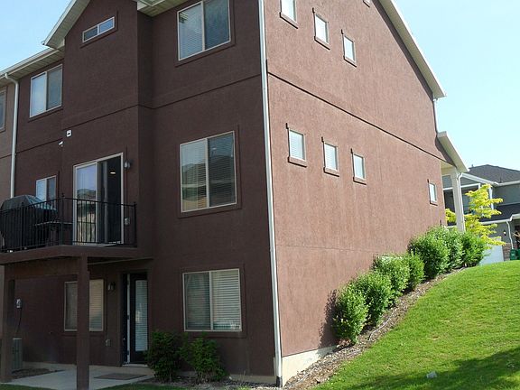 2nd image of 2621 N Elm Dr