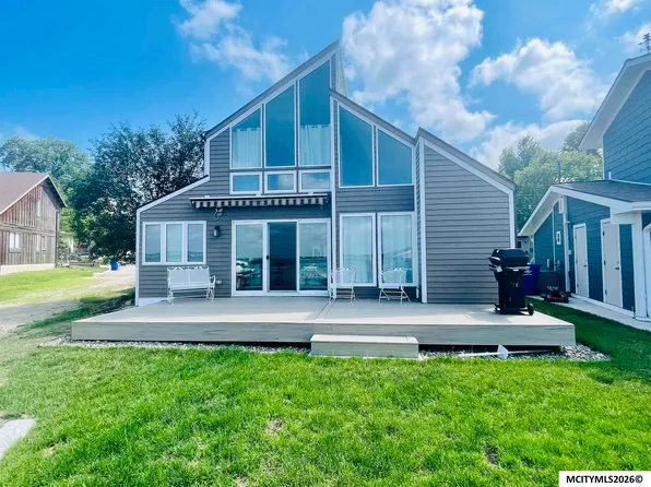 5122 Bayside Ave, Clear Lake, IA 50428