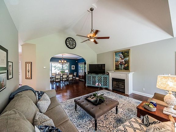 3rd image of 2425 Johnna Ln