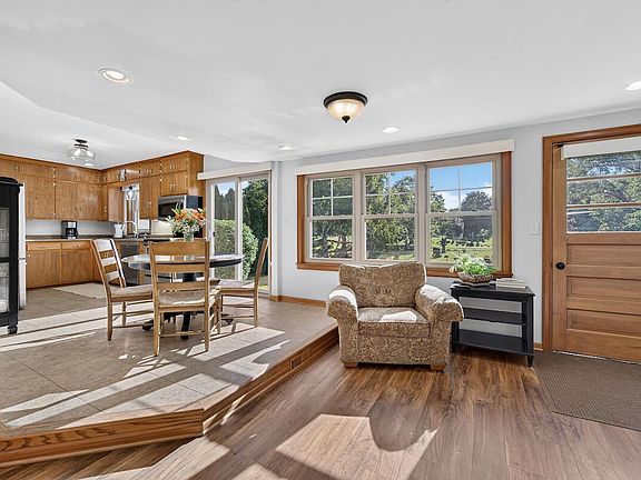 3rd image of 216 S Elmwood AVENUE