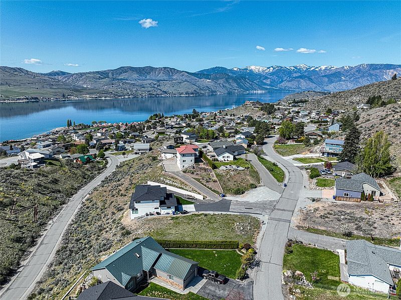 4th image of 212 Stehekin Way