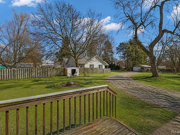 4th image of 1810 Manse Rd