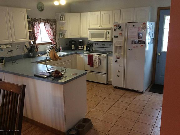 4th image of 623 Samantha Ave