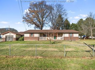 85 3rd Ave, Elkview, WV 25071