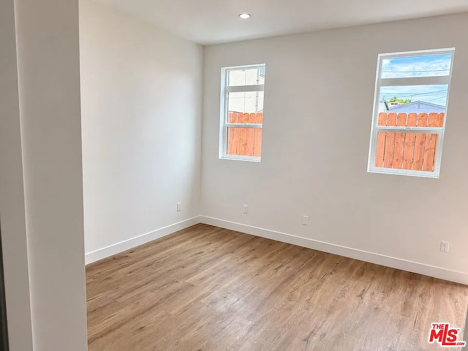 1 bed, 1.0 bath, 400 sqft, $1,900 — Photo 2