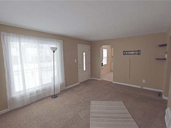3rd image of 5906 Forest Ave