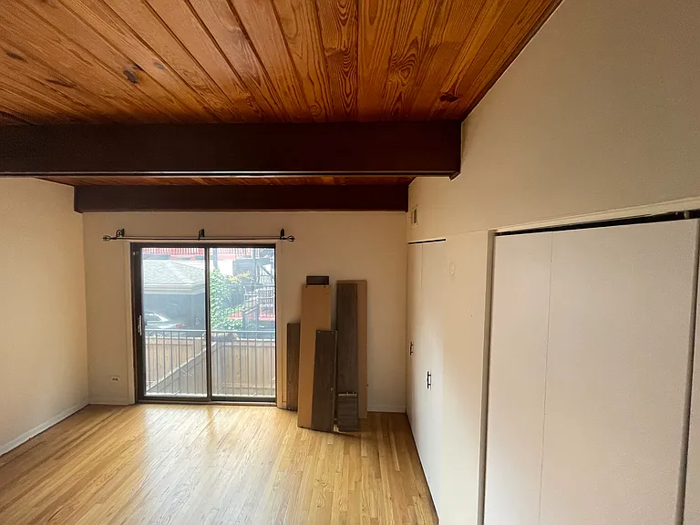 2830 N Burling St — Photo 10