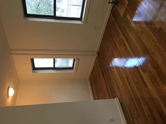 Rented by Metropolis International Realty Inc. | media 8