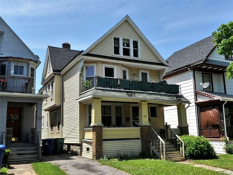 1st image of 216 Hoyt St