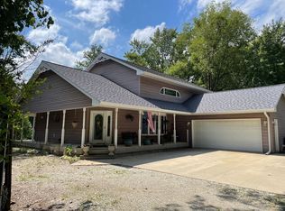 300 S Henry St, Ashkum, IL 60911