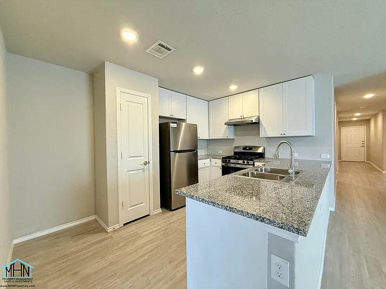 6610 Hibiscus Fls — Photo 7