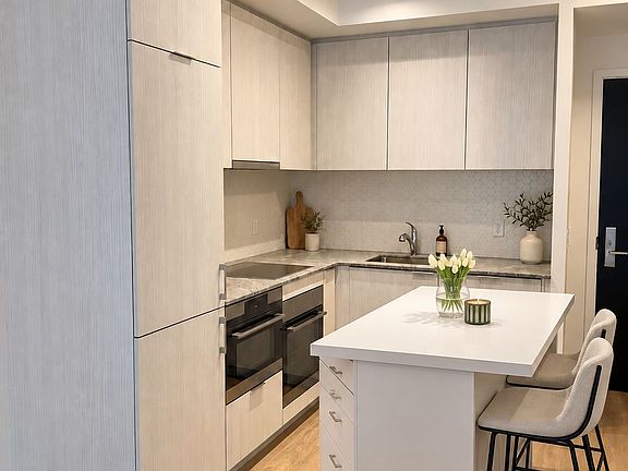4th image of 158 Front St E #208
