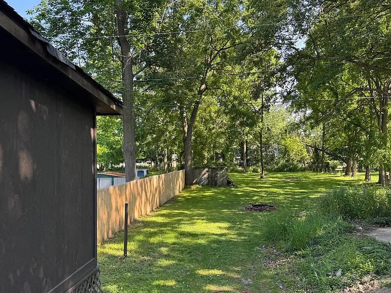 543 W Middle St — Photo 11