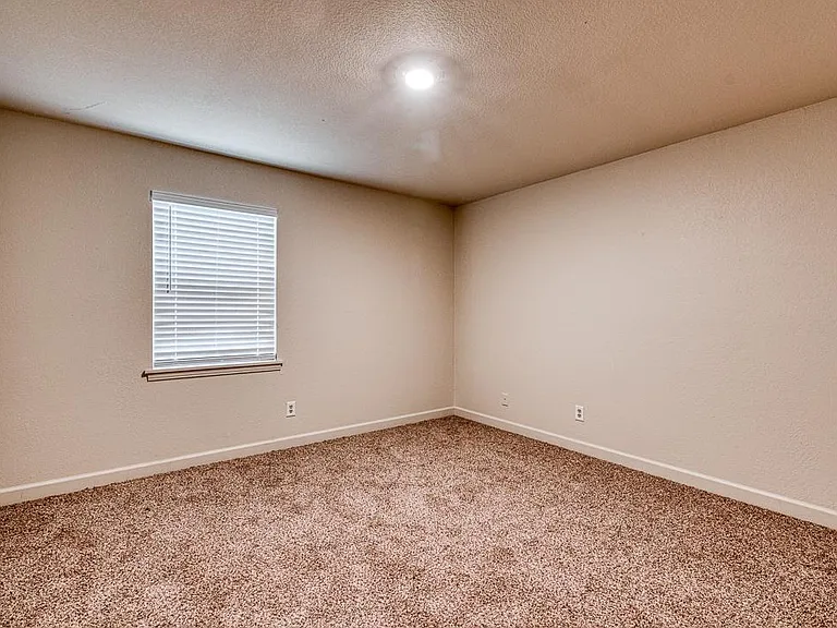601 Mimi Ln #2 — Photo 16