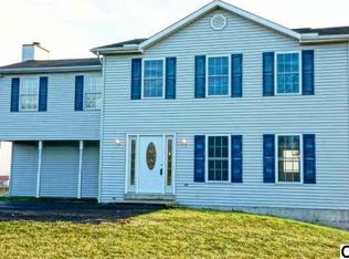 671 Willow Grove Rd, Carlisle, PA 17015