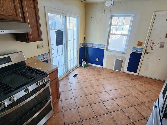 4th image of 858 Marcie Dr