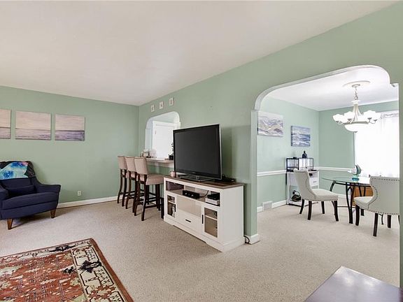 3rd image of 318 24th St APT 2