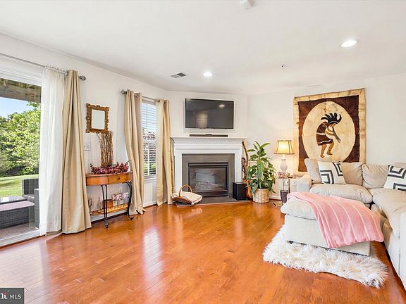 2nd image of 244 Macdonald Ave #16