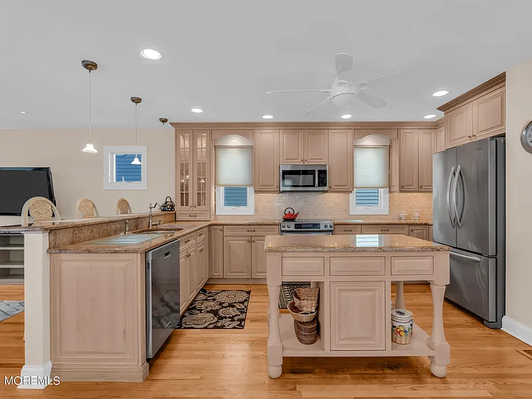 18 Meadow Ave — Photo 7