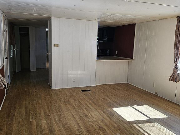 4th image of 101 Knotty Pine Dr