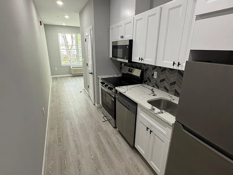 201 Governor St #202 — Photo 4