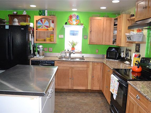 3rd image of 20 Creekside Dr