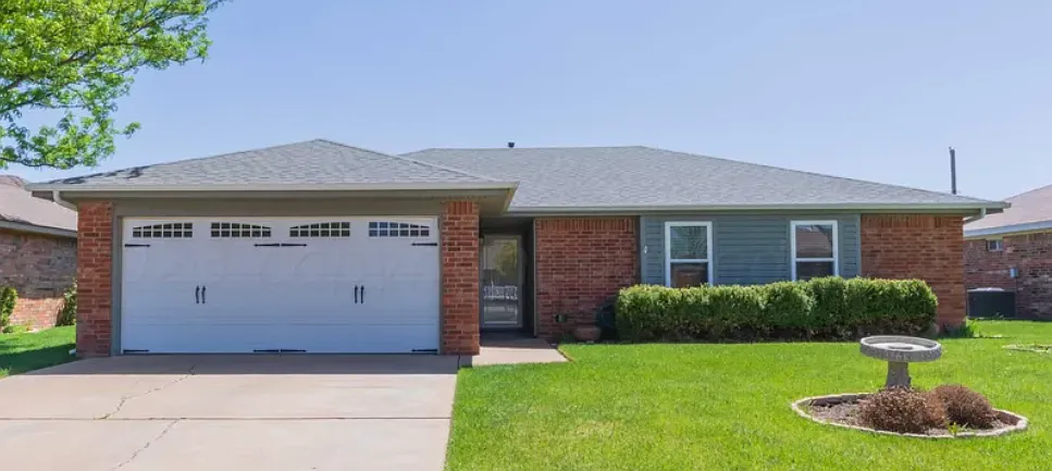 3 bed, 1339 sqft, $2,100 — Photo 1