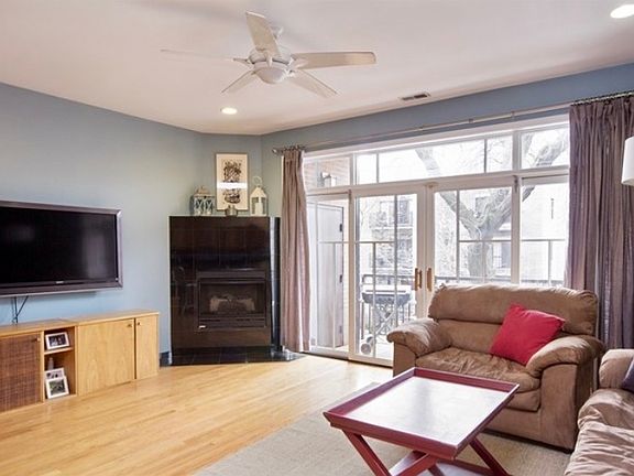 3rd image of 1639 N Oakley Ave #2