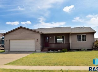 532 S Whitewood Ave, Sioux Falls, SD 57106