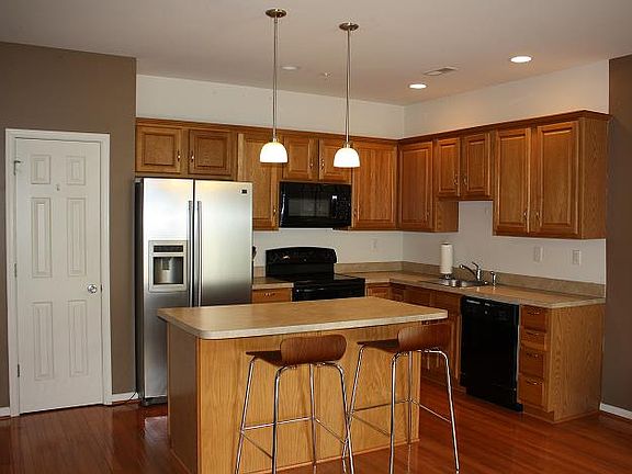 3rd image of 206 Green St #7