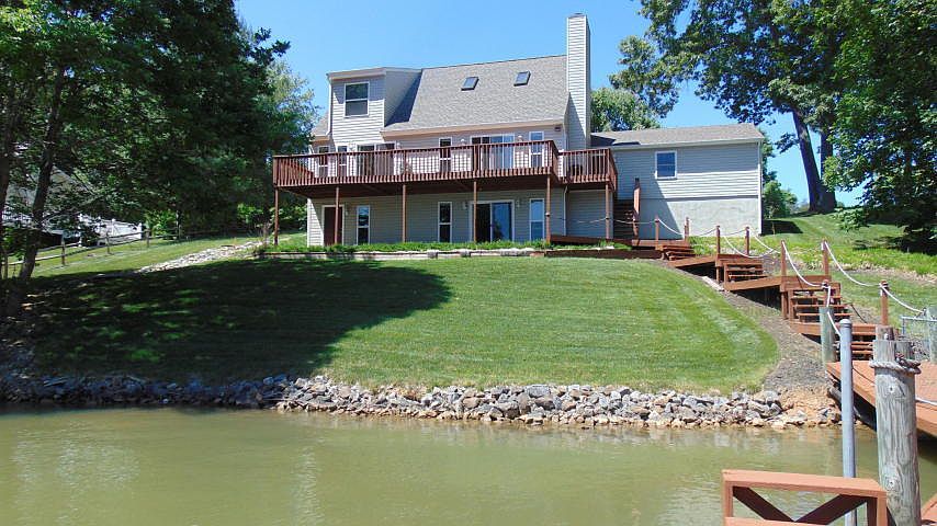 1st image of 101 Oak Grove Dr
