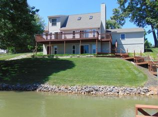 101 Oak Grove Dr, Moneta, VA 24121