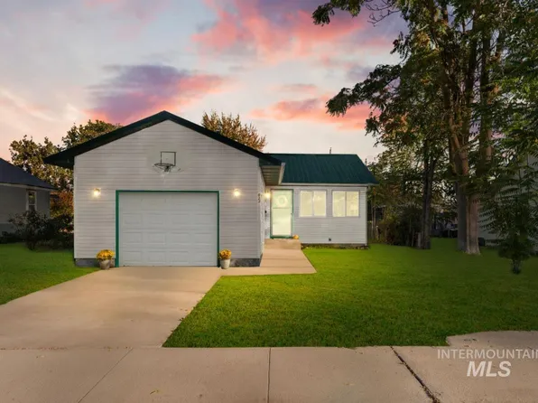 824 E 1st St, Emmett, ID 83617