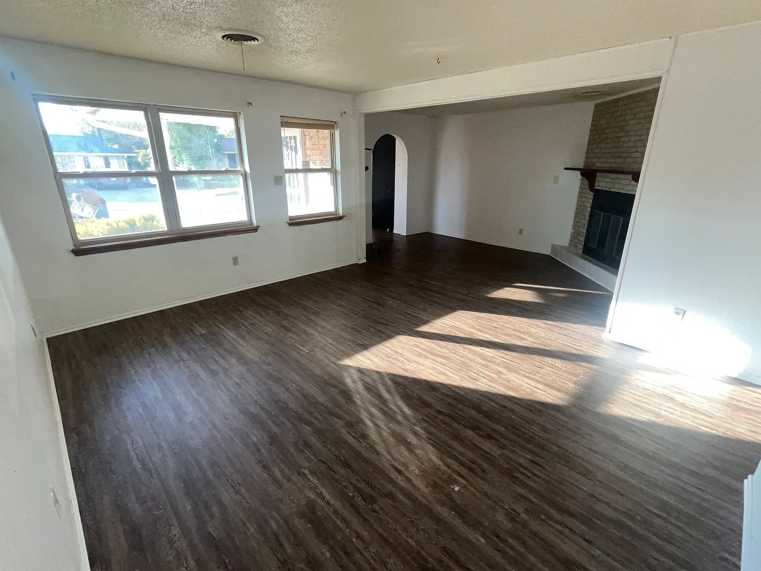3 bed, 1300 sqft, $1,400 — Photo 2