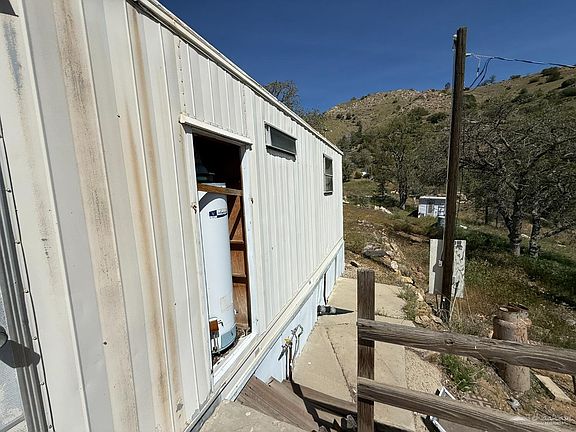 5th image of 11400 Pine Tree Rd