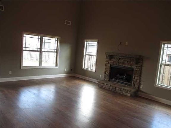 3rd image of 73 Travertine Dr