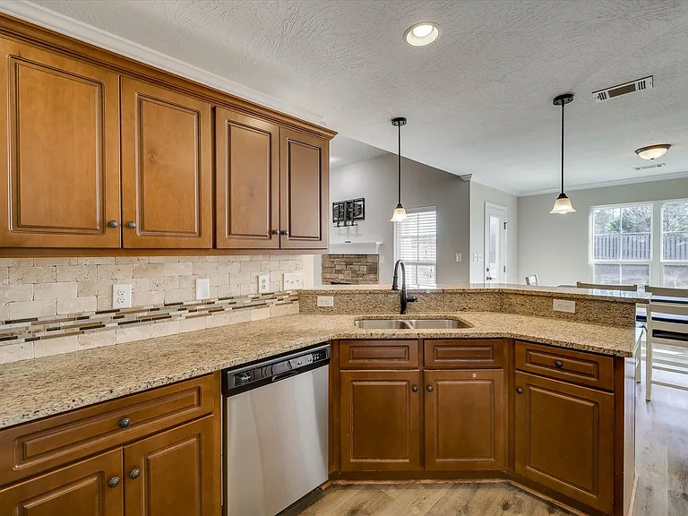 124 Radcliff Dr — Photo 20