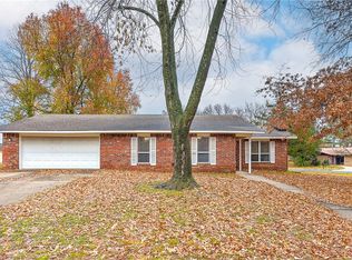 701 N Kingswood Dr, Rogers, AR 72756