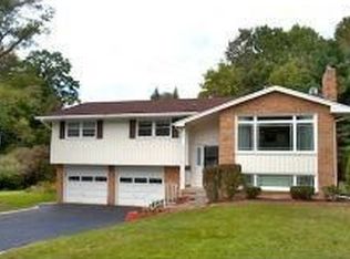 2417 Lynnhurst Dr, Vestal, NY 13850