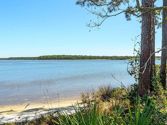 3rd image of 2492 Redoubt Ave