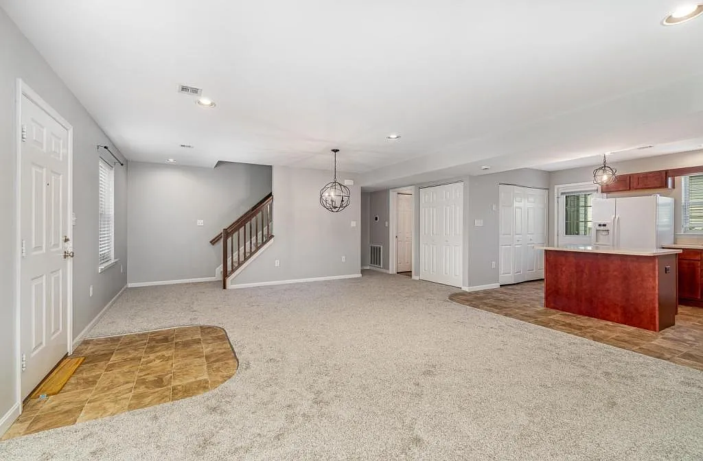 180 Melbourne Ln — Photo 3
