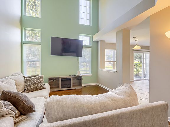 2nd image of 1883 Waverly Way