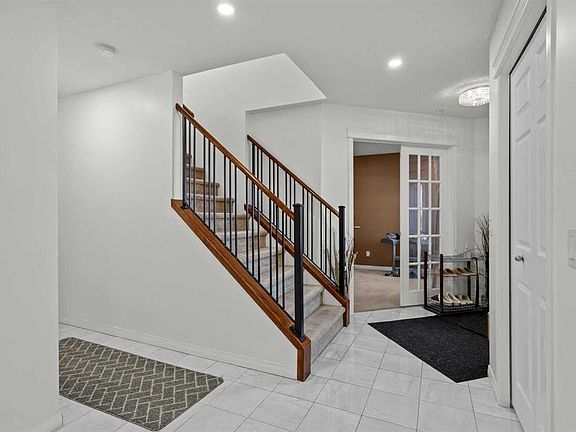 4th image of 203 NE Saint Moritz Dr SW